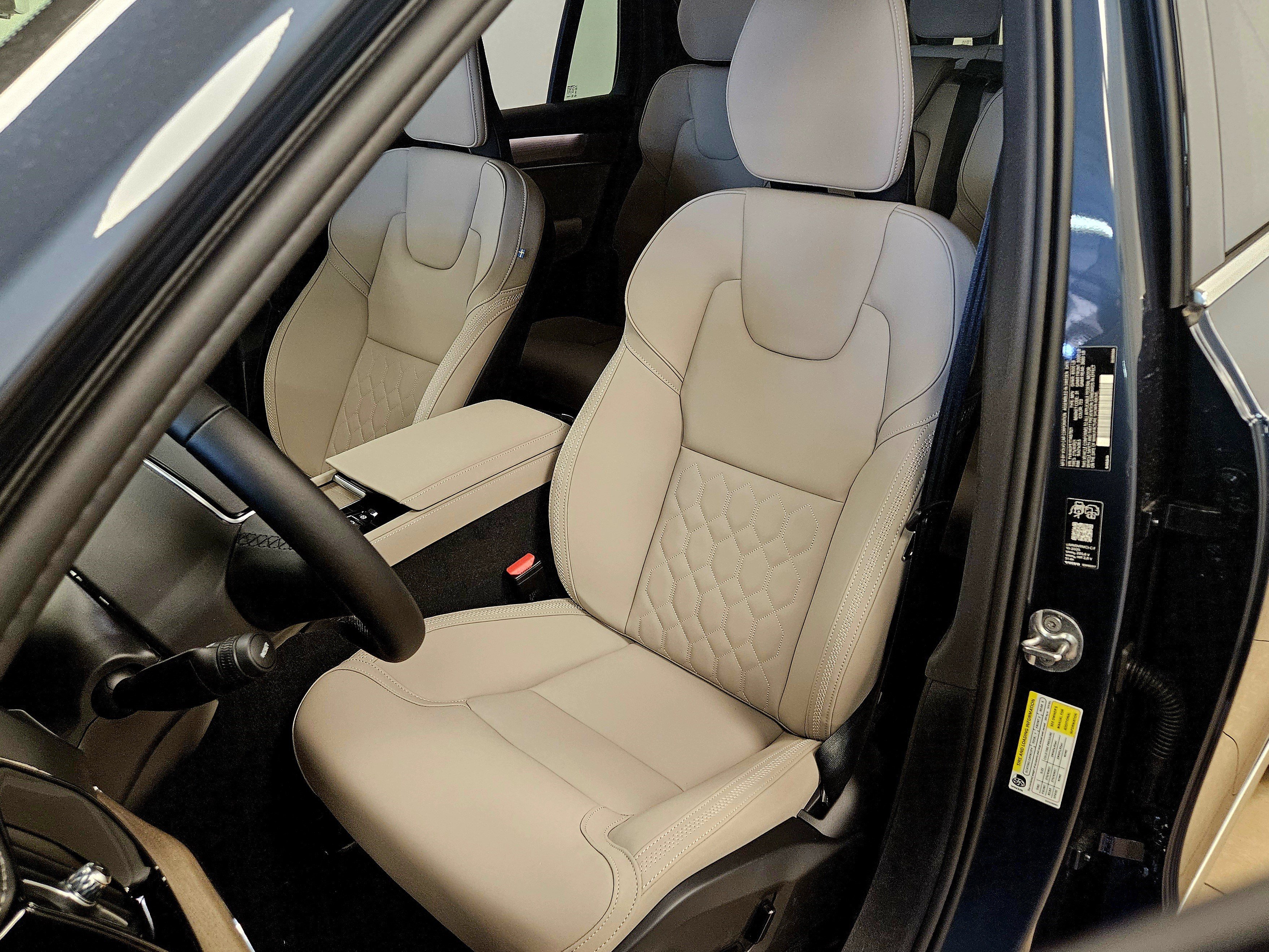 New 2026 Volvo XC90 T8 Plus w/ Protection Package Premier AWD/4WD image 39