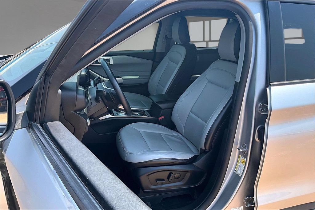 Used 2021 Ford Explorer XLT w/ Equipment Group 202A RWD image 25