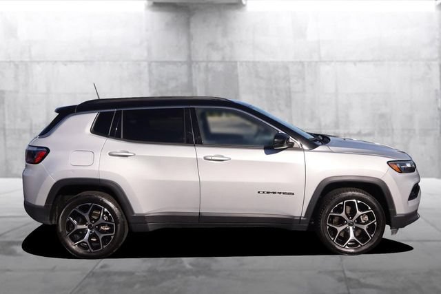 Used 2025 Jeep Compass Limited AWD/4WD image 5