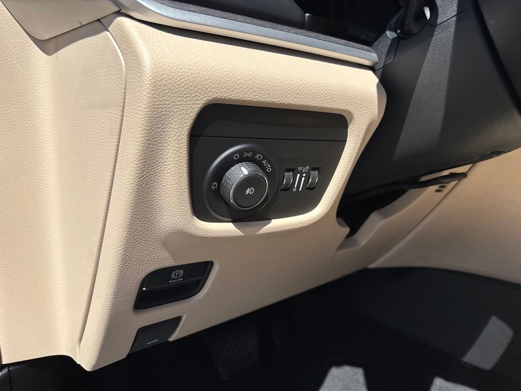 Used 2021 Jeep Grand Cherokee L Limited AWD/4WD image 6