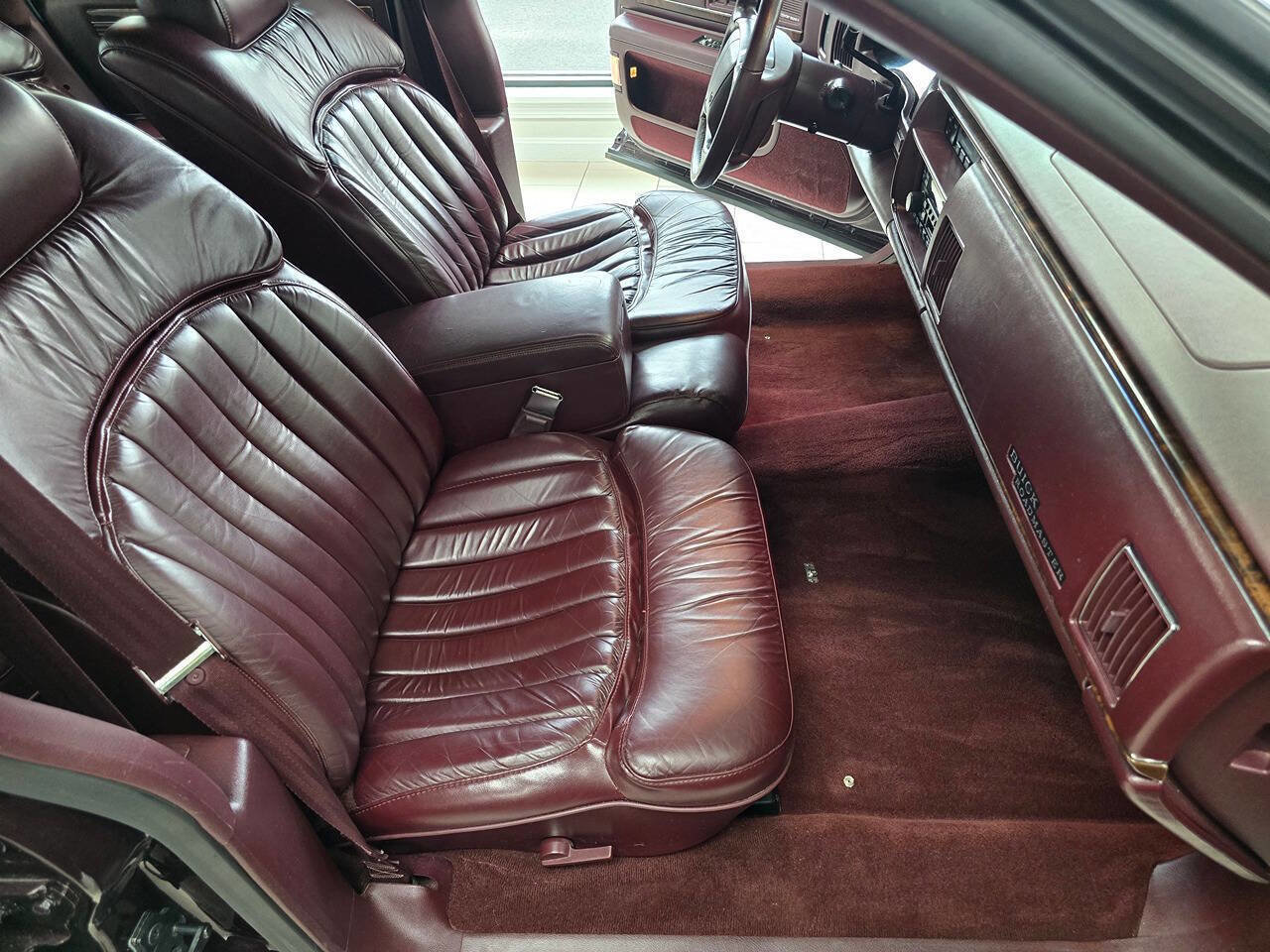 Used 1996 Buick Roadmaster Sedan RWD image 30