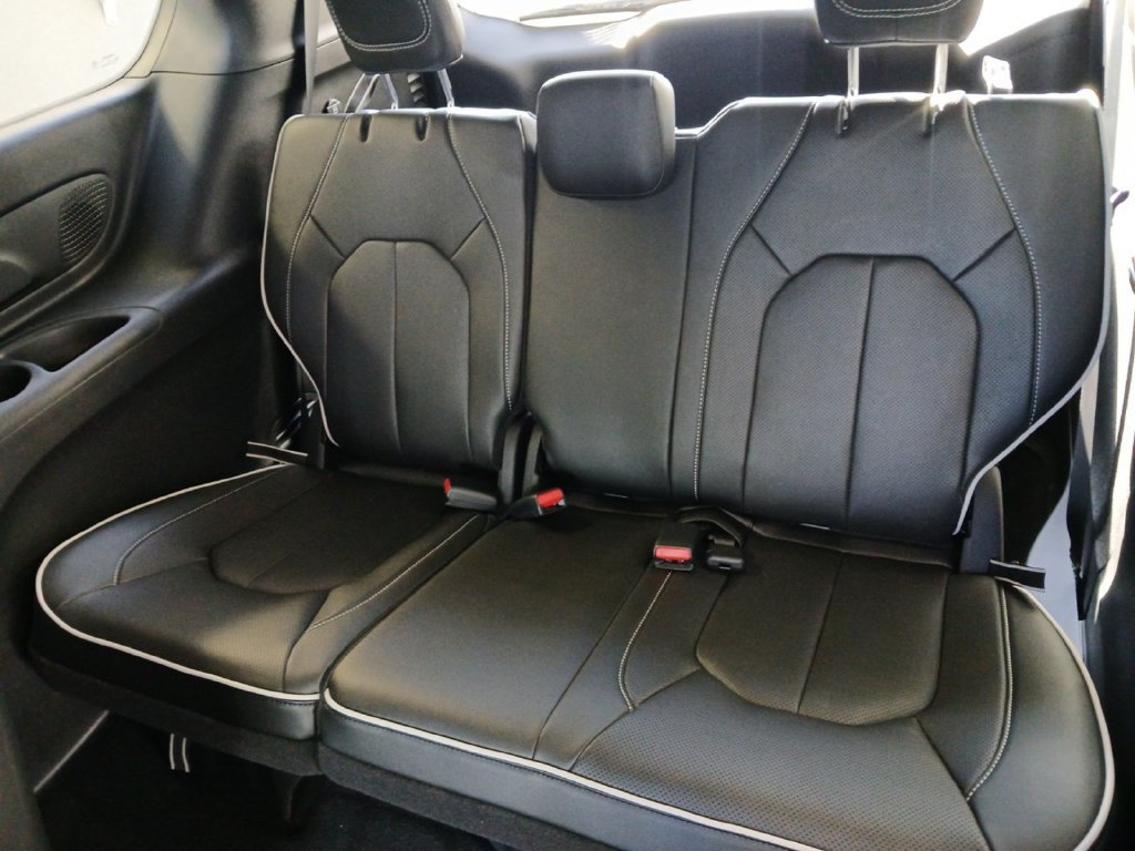 New 2027 Chrysler Pacifica Limited FWD image 5