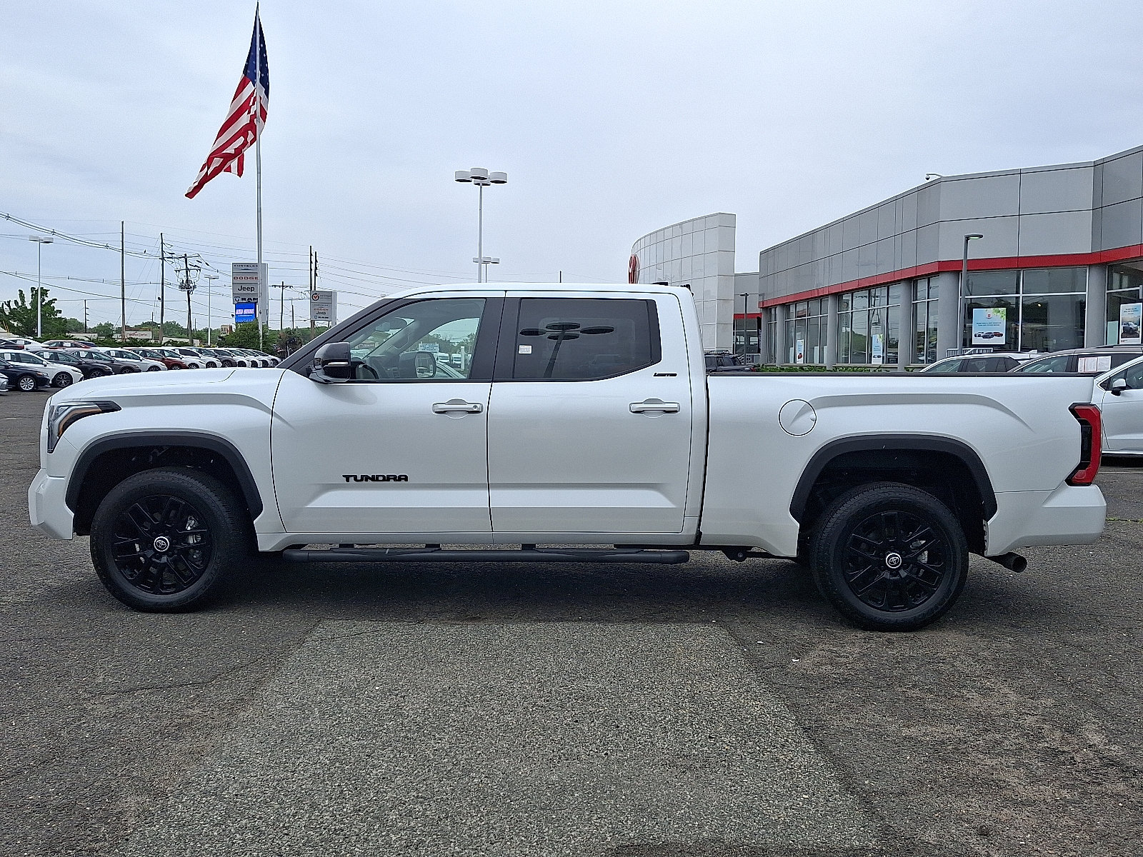 Used 2024 Toyota Tundra Limited AWD/4WD image 4