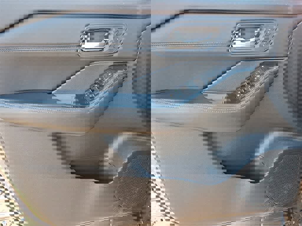 Used 2024 Nissan Rogue SL w/ SL Premium Package image 11