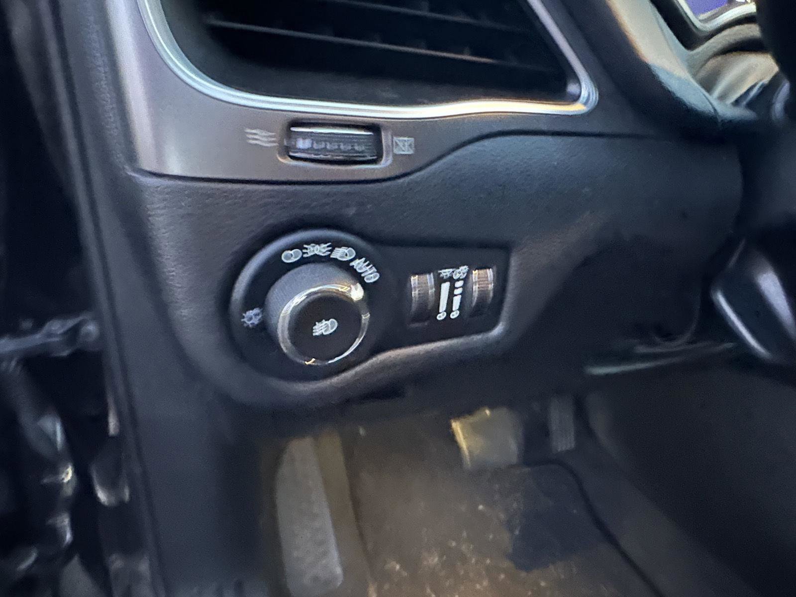 Used 2021 Jeep Cherokee Latitude Lux image 12