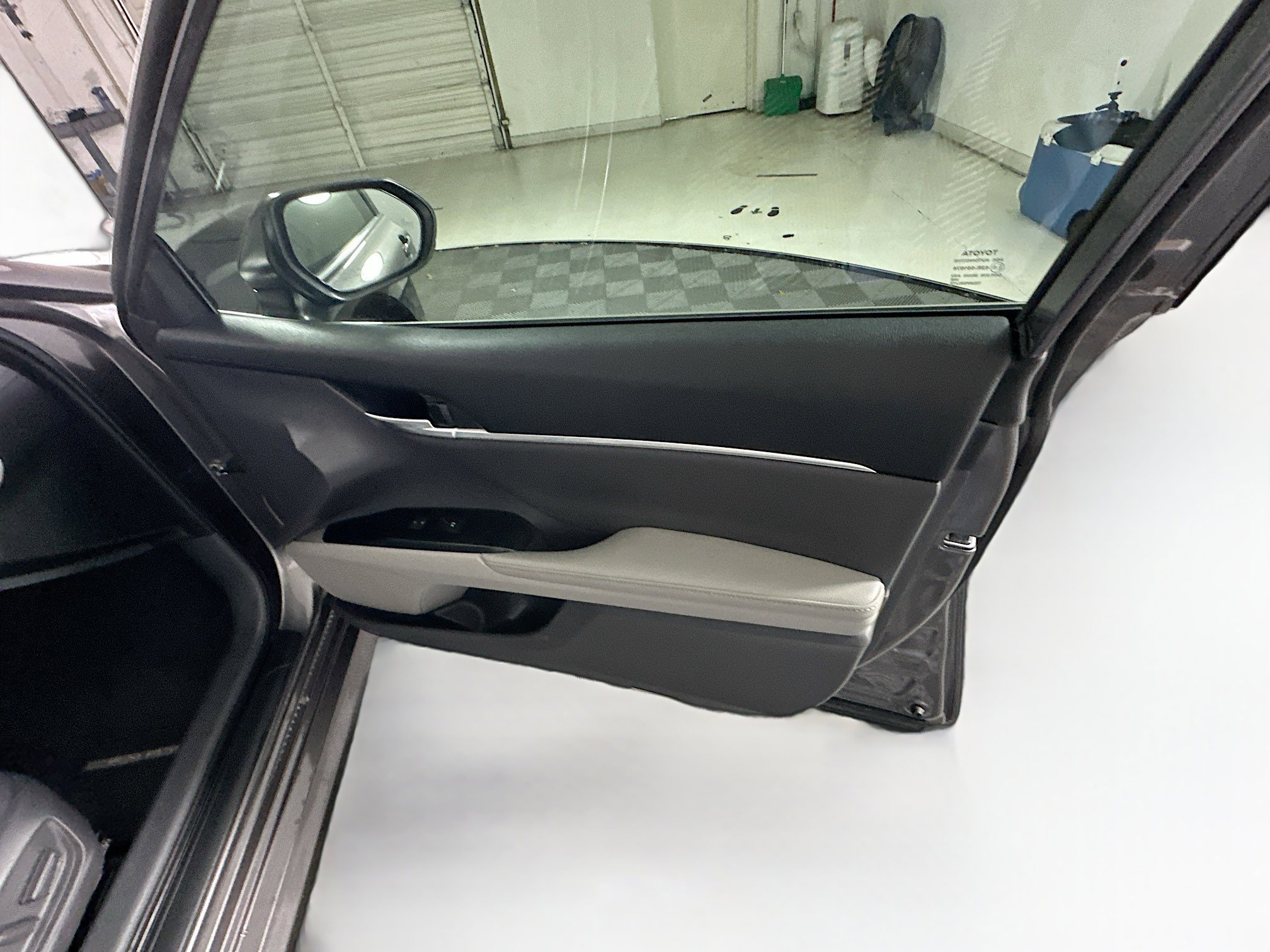 Used 2020 Toyota Camry XLE image 30