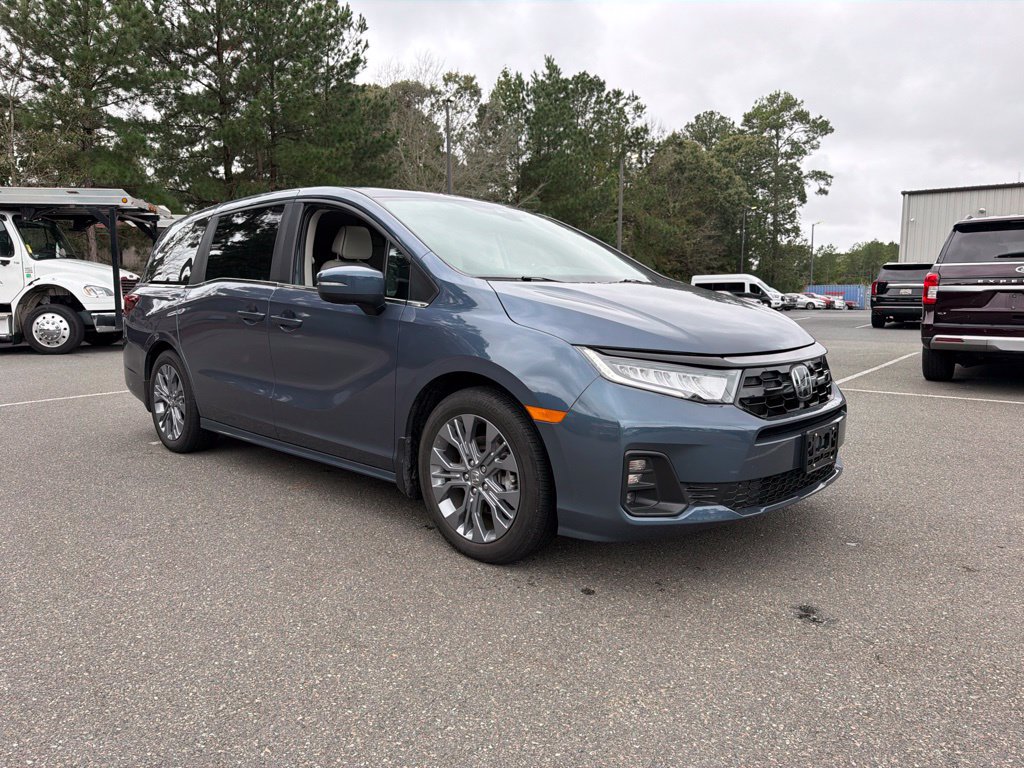 Certified 2025 Honda Odyssey Touring image 4
