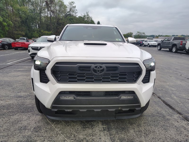 Used 2024 Toyota Tacoma TRD Sport AWD/4WD image 2