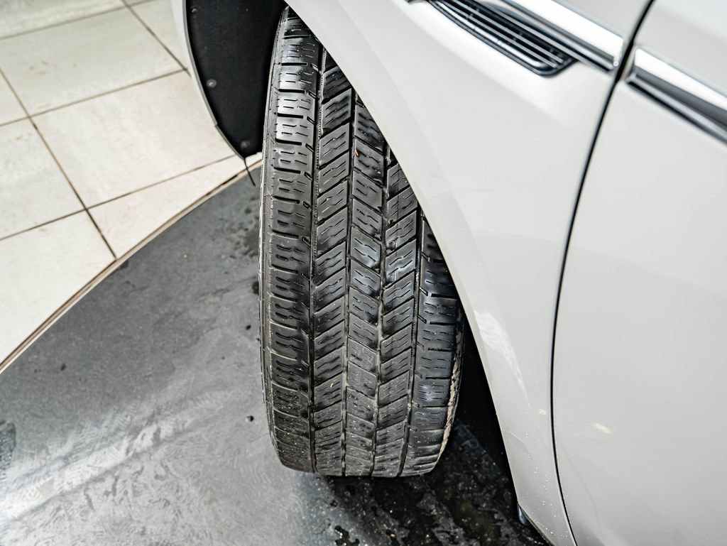 Used 2019 Buick Enclave Essence FWD image 44