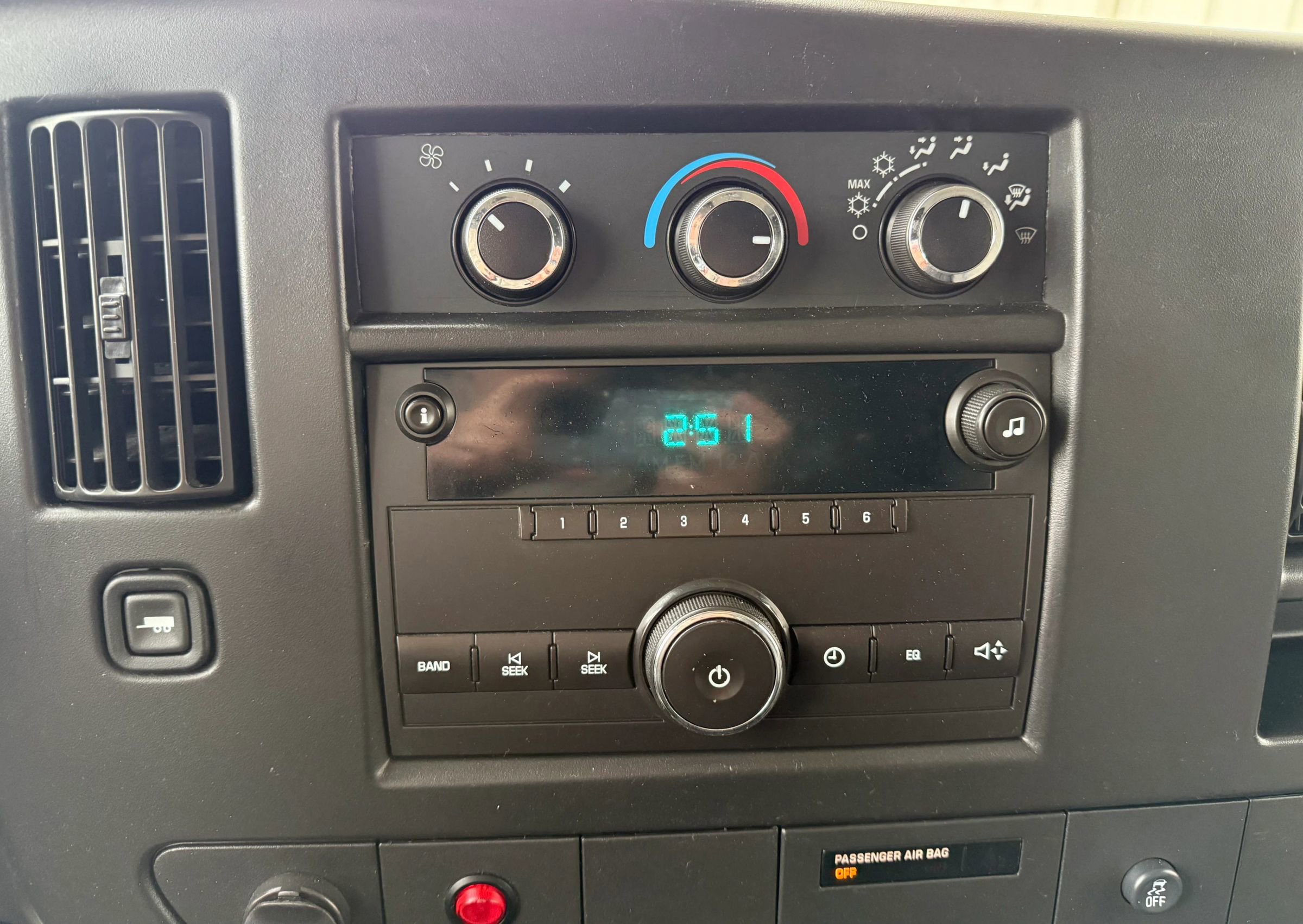 Used 2013 GMC Savana 1500 AWD image 19