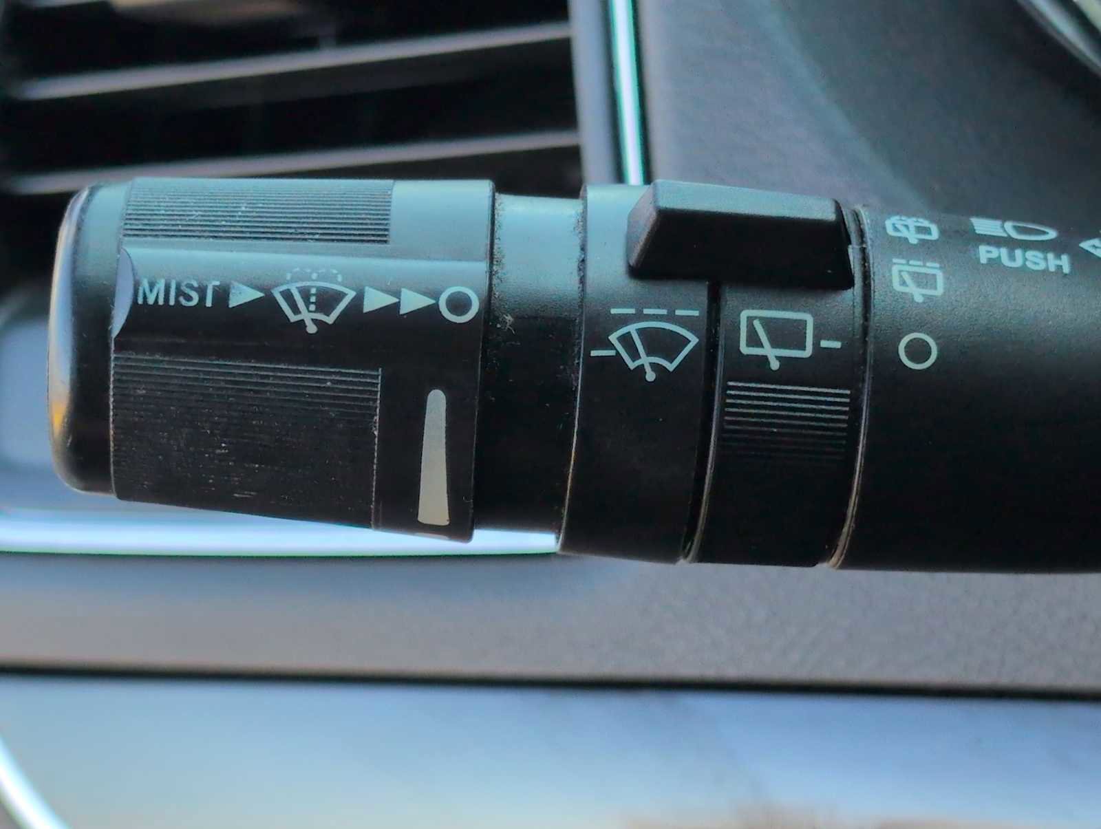 Used 2015 Dodge Grand Caravan SE image 23