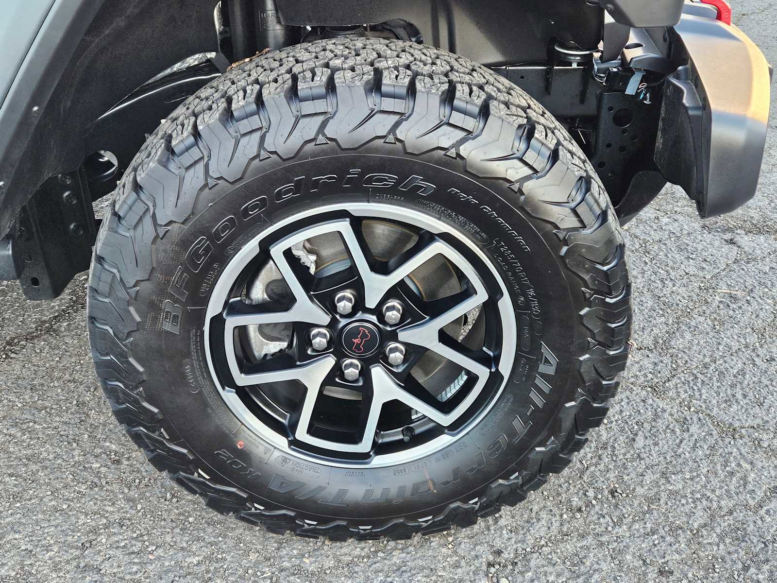 Used 2025 Jeep Wrangler Unlimited Rubicon w/ Technology Group image 9