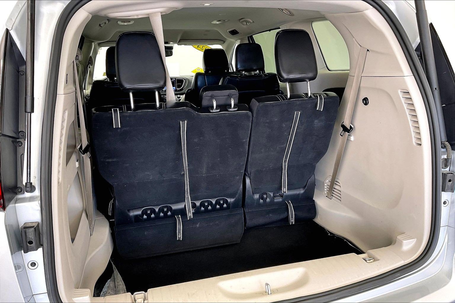 Used 2024 Chrysler Pacifica Touring-L image 27