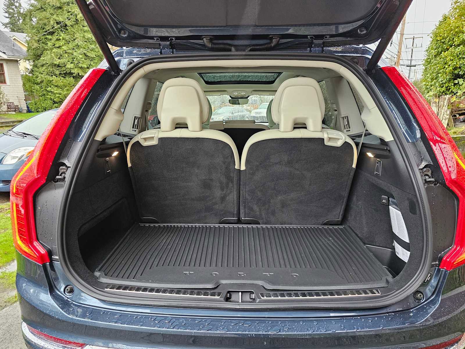 Used 2023 Volvo XC90 T8 Plus w/ Protection Package image 16