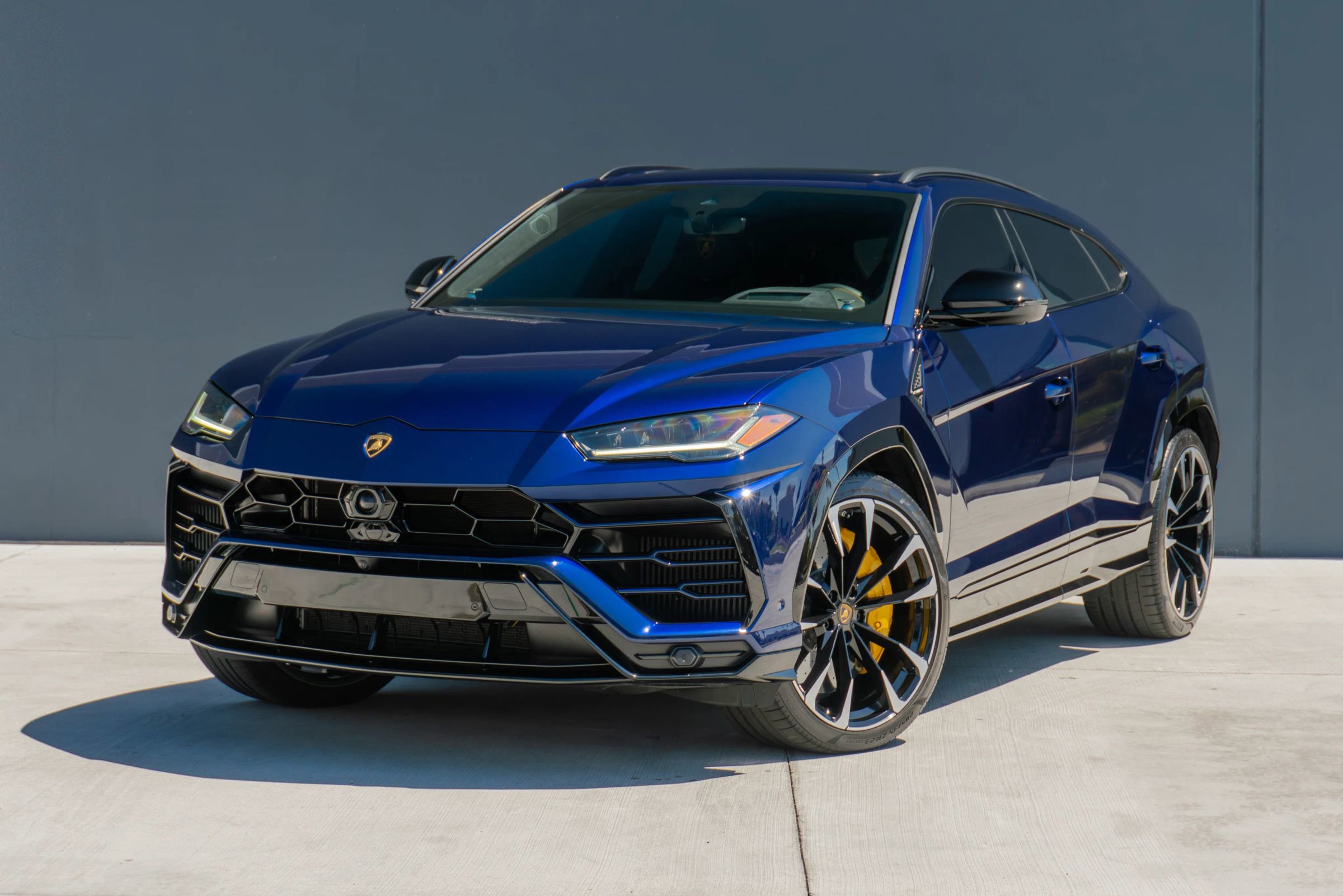 Used 2021 Lamborghini Urus AWD/4WD image 3