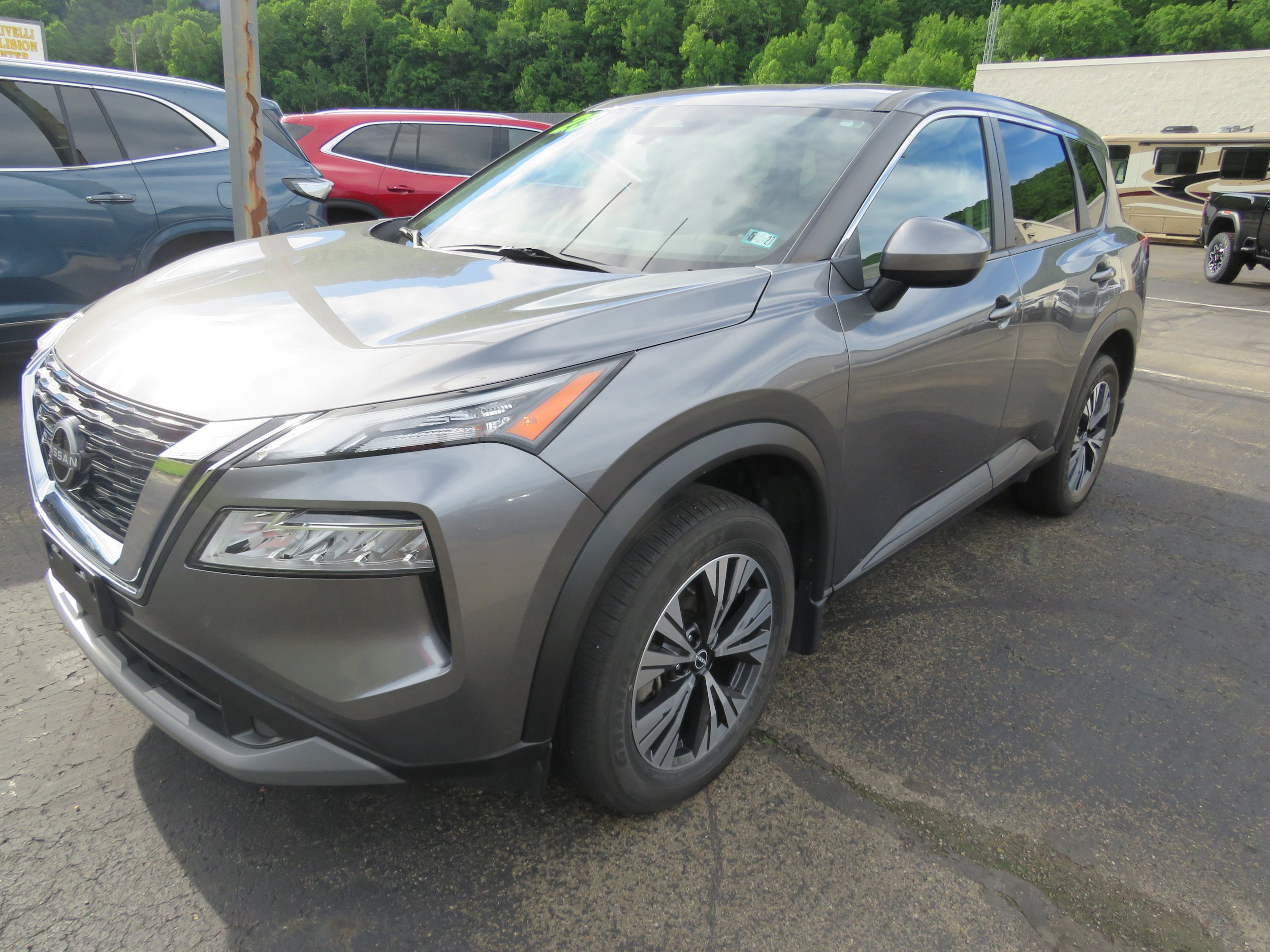 Used 2023 Nissan Rogue SV AWD/4WD image 3