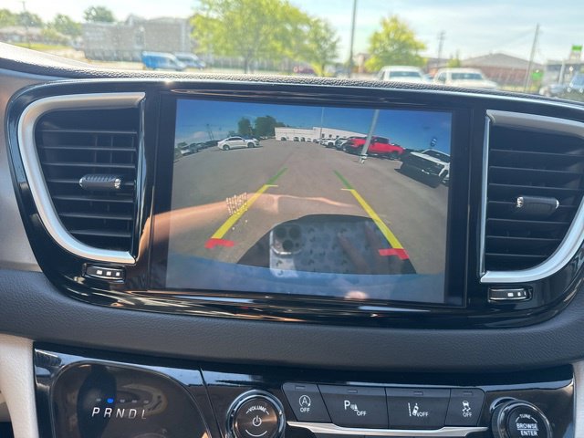 Used 2024 Chrysler Pacifica Touring-L FWD image 26