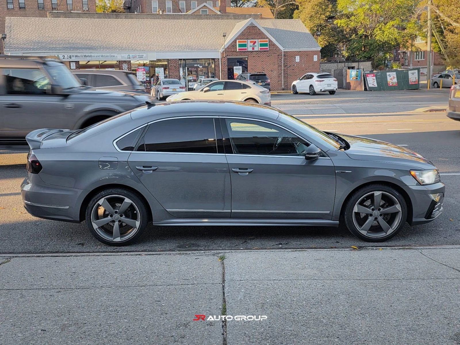 Used 2017 Volkswagen Passat 1.8T R-Line image 4
