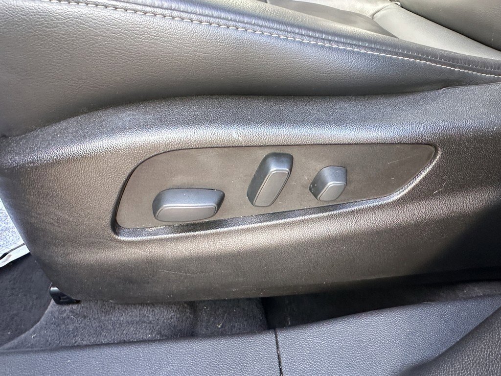 Certified 2023 Cadillac XT4 Luxury w/ Cold Weather Package image 17