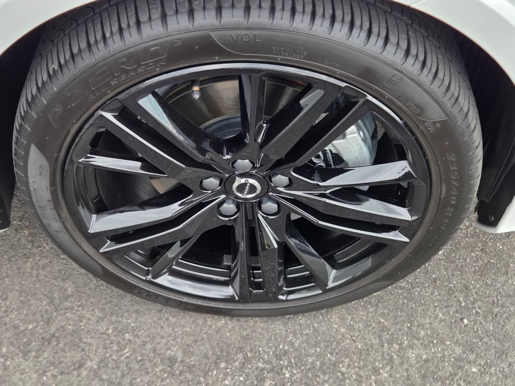 Certified 2024 Volvo S60 B5 Plus w/ Climate Package AWD/4WD image 9