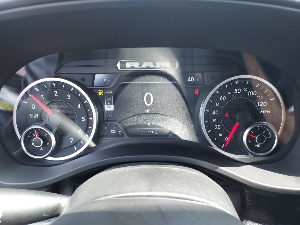 New 2026 RAM 1500 Express AWD/4WD image 18