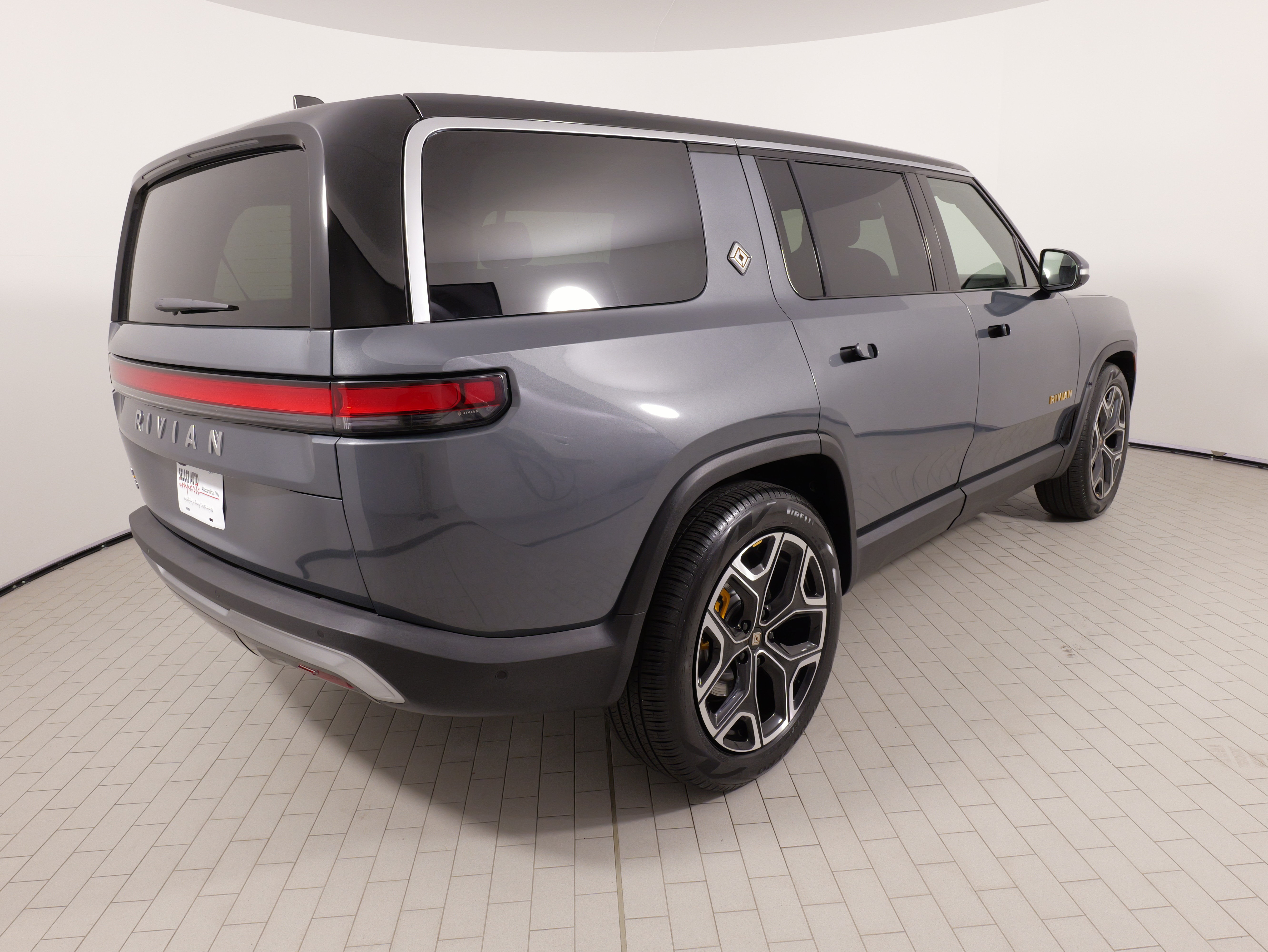 Used 2023 Rivian R1S Adventure AWD/4WD image 12