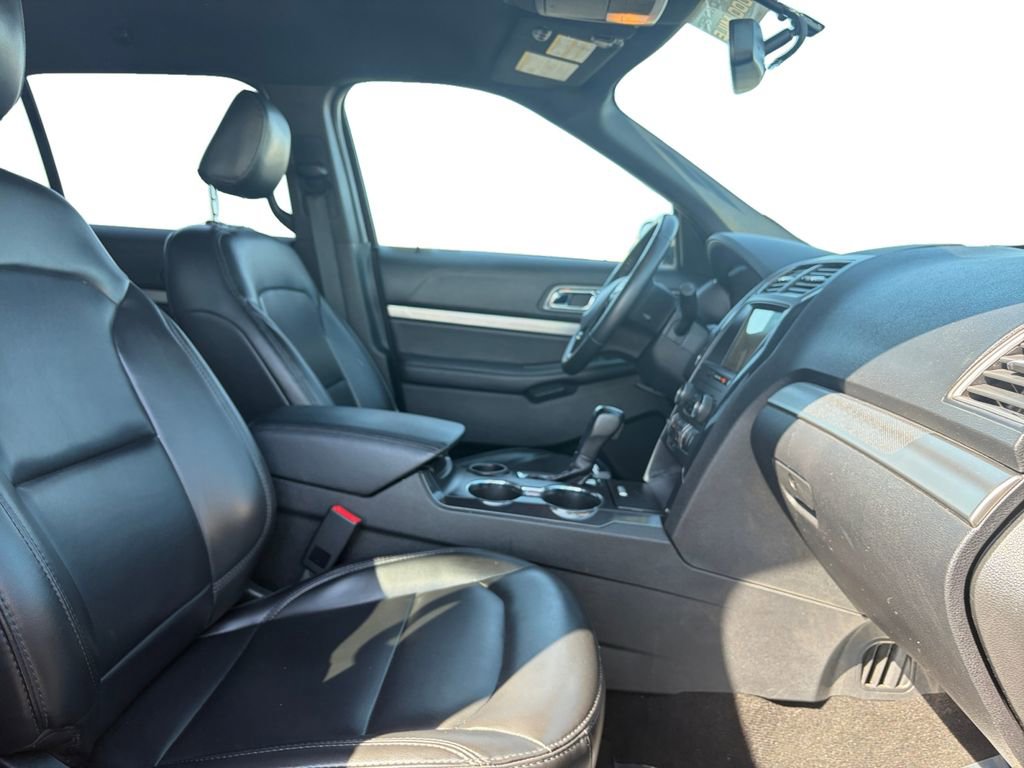 Used 2019 Ford Explorer XLT w/ Equipment Group 202A FWD image 17