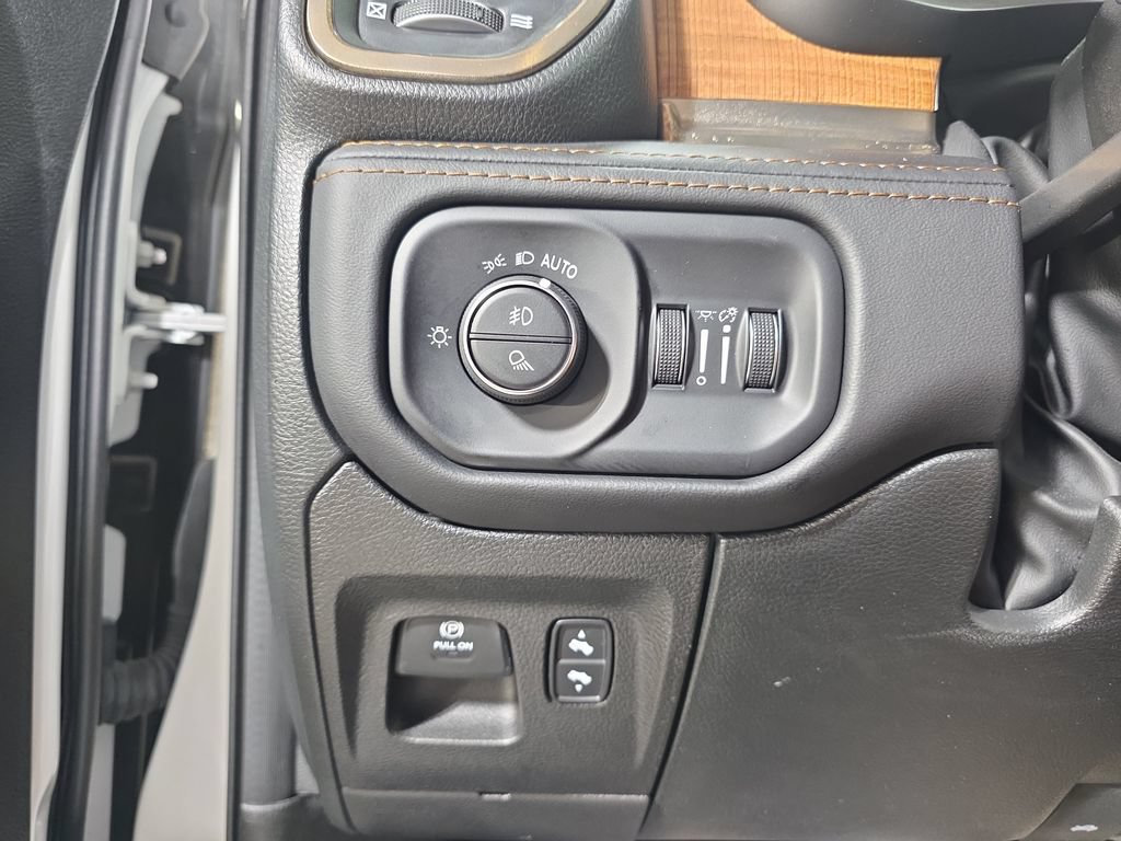 Used 2022 RAM 1500 Limited AWD/4WD image 27