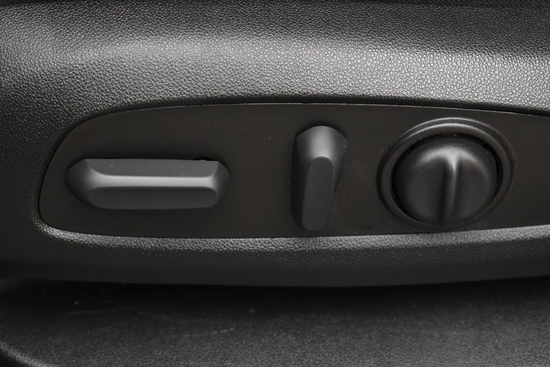 Used 2023 Chevrolet Traverse LT FWD image 13