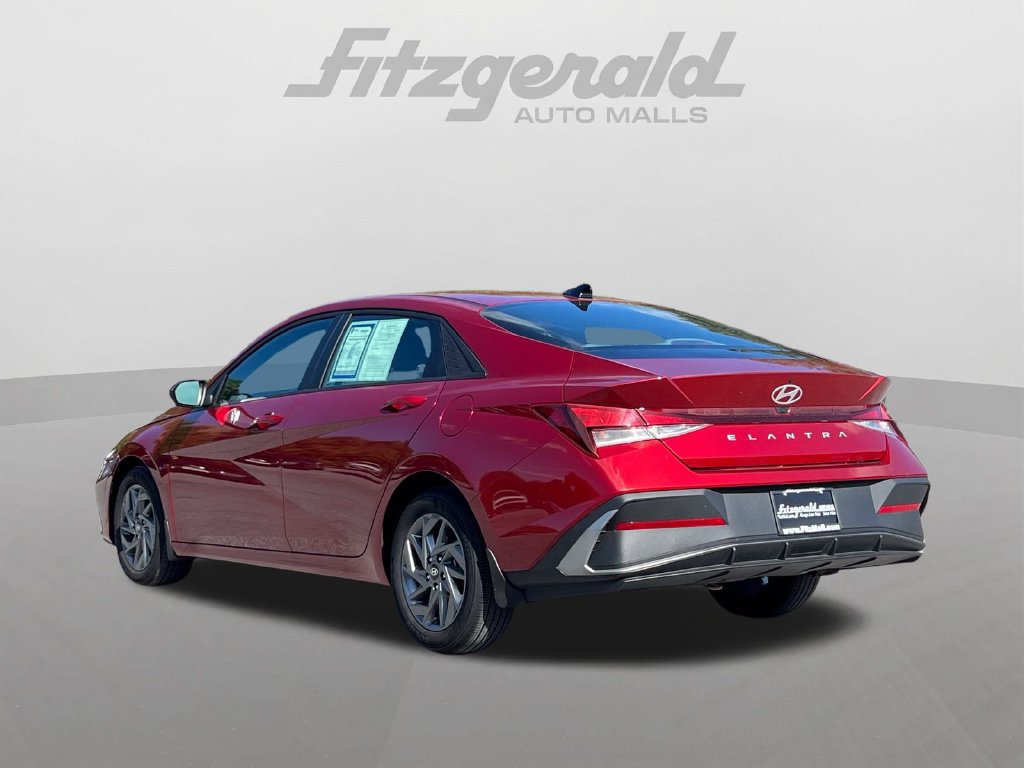 Used 2024 Hyundai Elantra SEL FWD image 9
