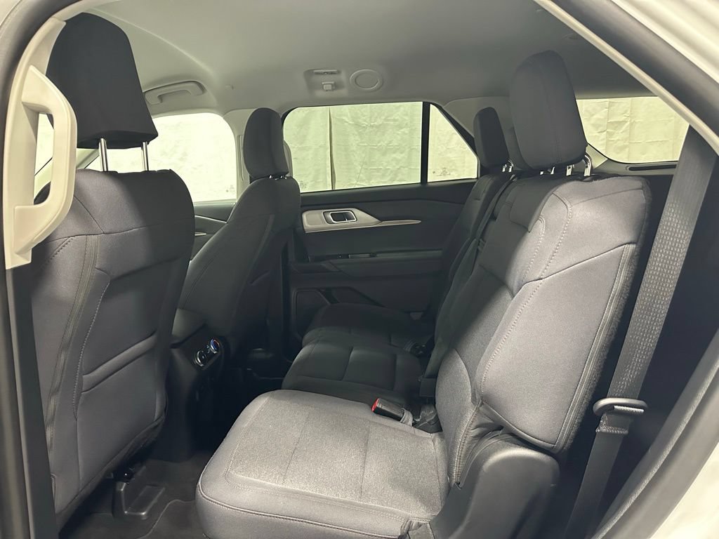 Used 2025 Ford Explorer Active AWD/4WD image 40