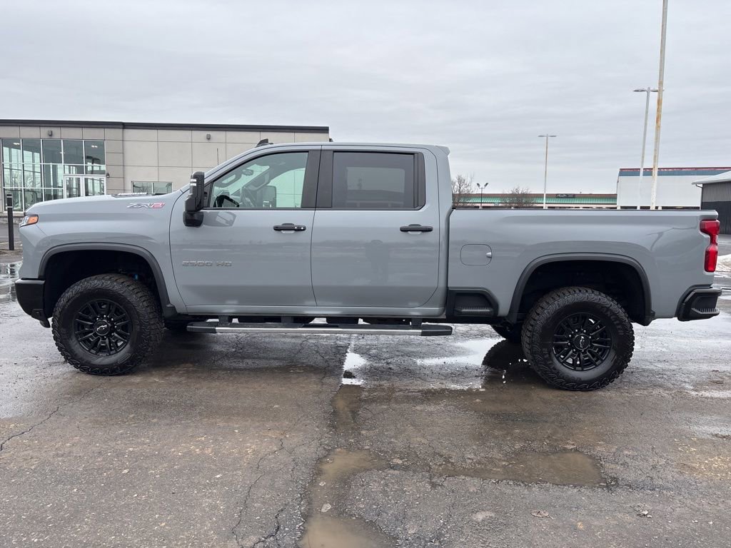 Used 2024 Chevrolet Silverado 2500 ZR2 w/ Technology Package image 6