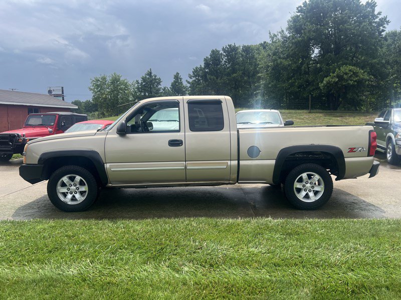 Used 2004 Chevrolet Silverado 1500 4x4 Extended Cab image 5
