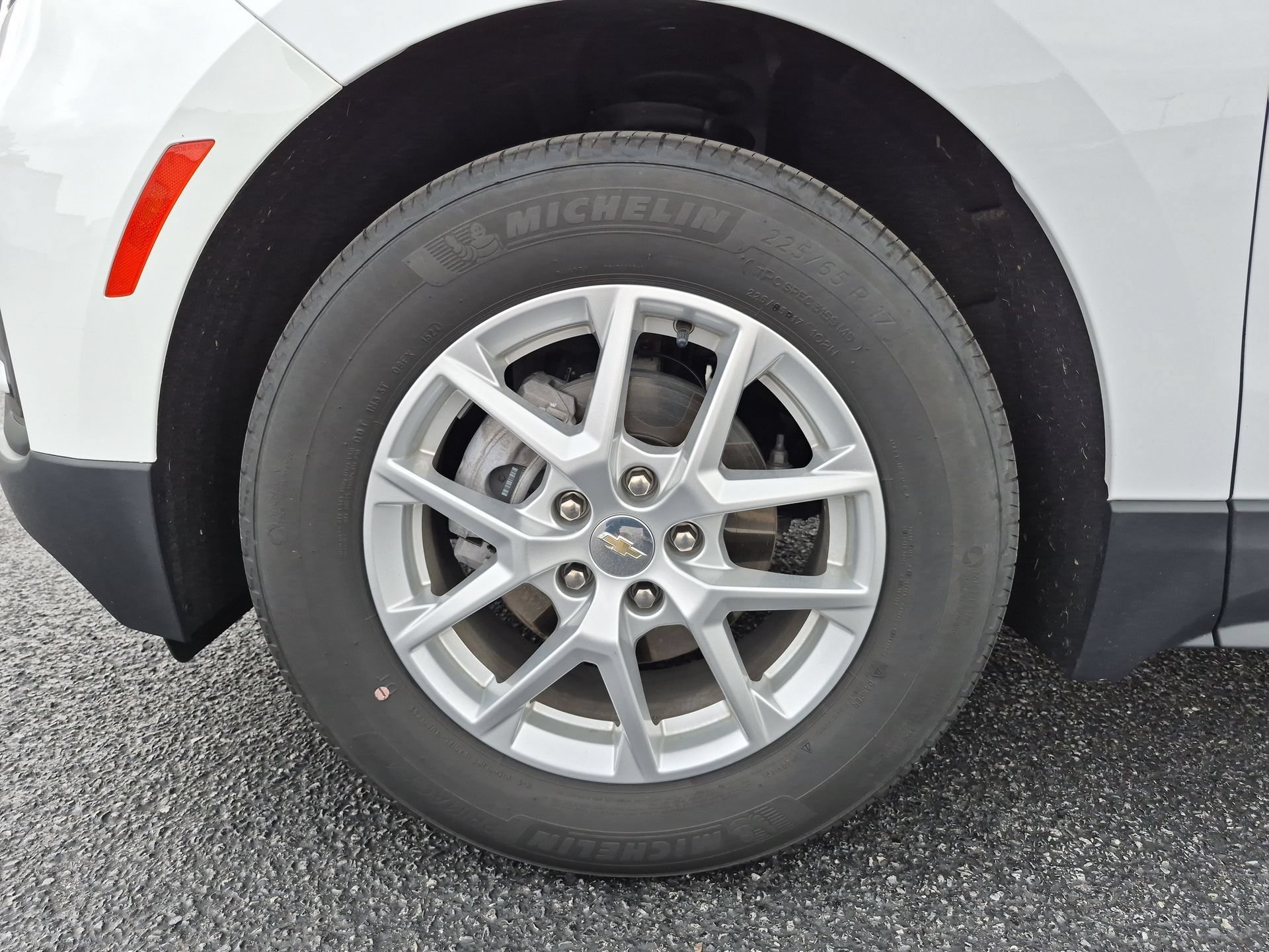 Certified 2024 Chevrolet Equinox LS FWD image 33