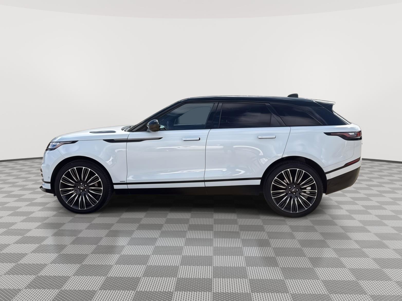 Used 2021 Land Rover Range Rover Velar R-Dynamic S image 2