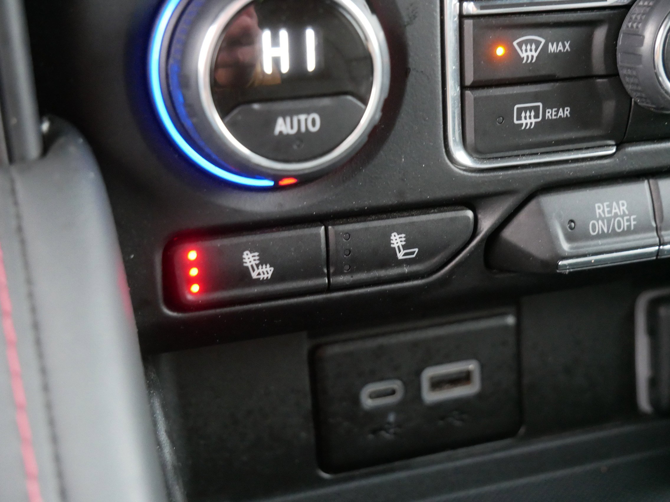 Used 2023 Chevrolet Suburban RST w/ Sport Performance Package image 30