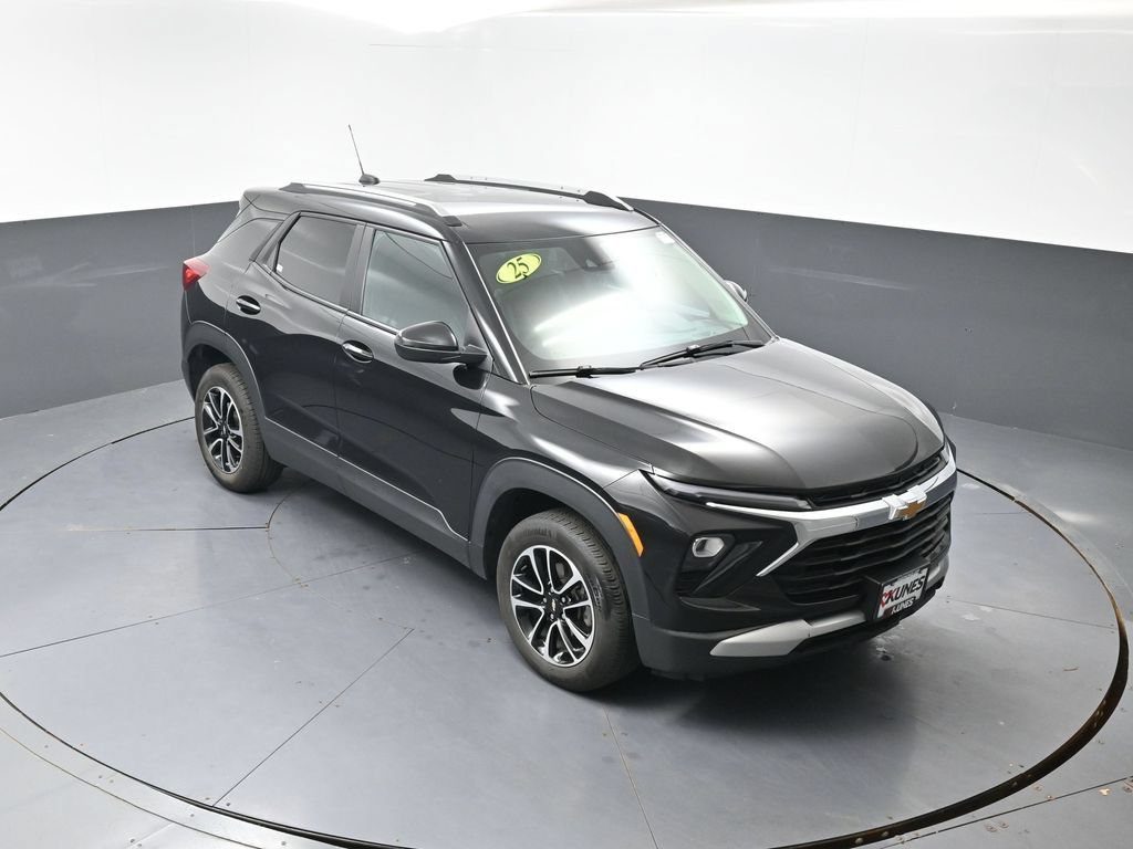 Used 2025 Chevrolet TrailBlazer LT AWD/4WD image 45