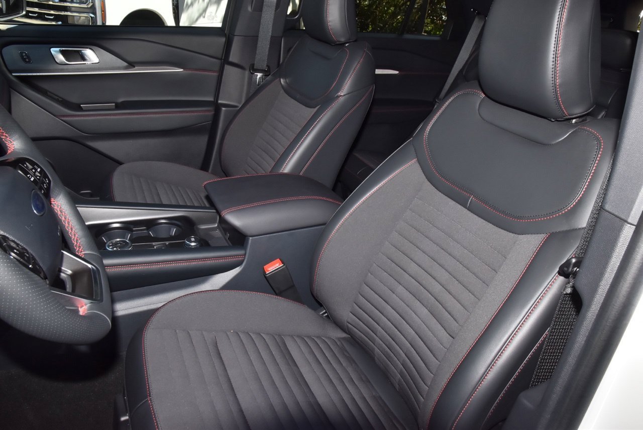 Certified 2025 Ford Explorer ST-Line RWD image 32