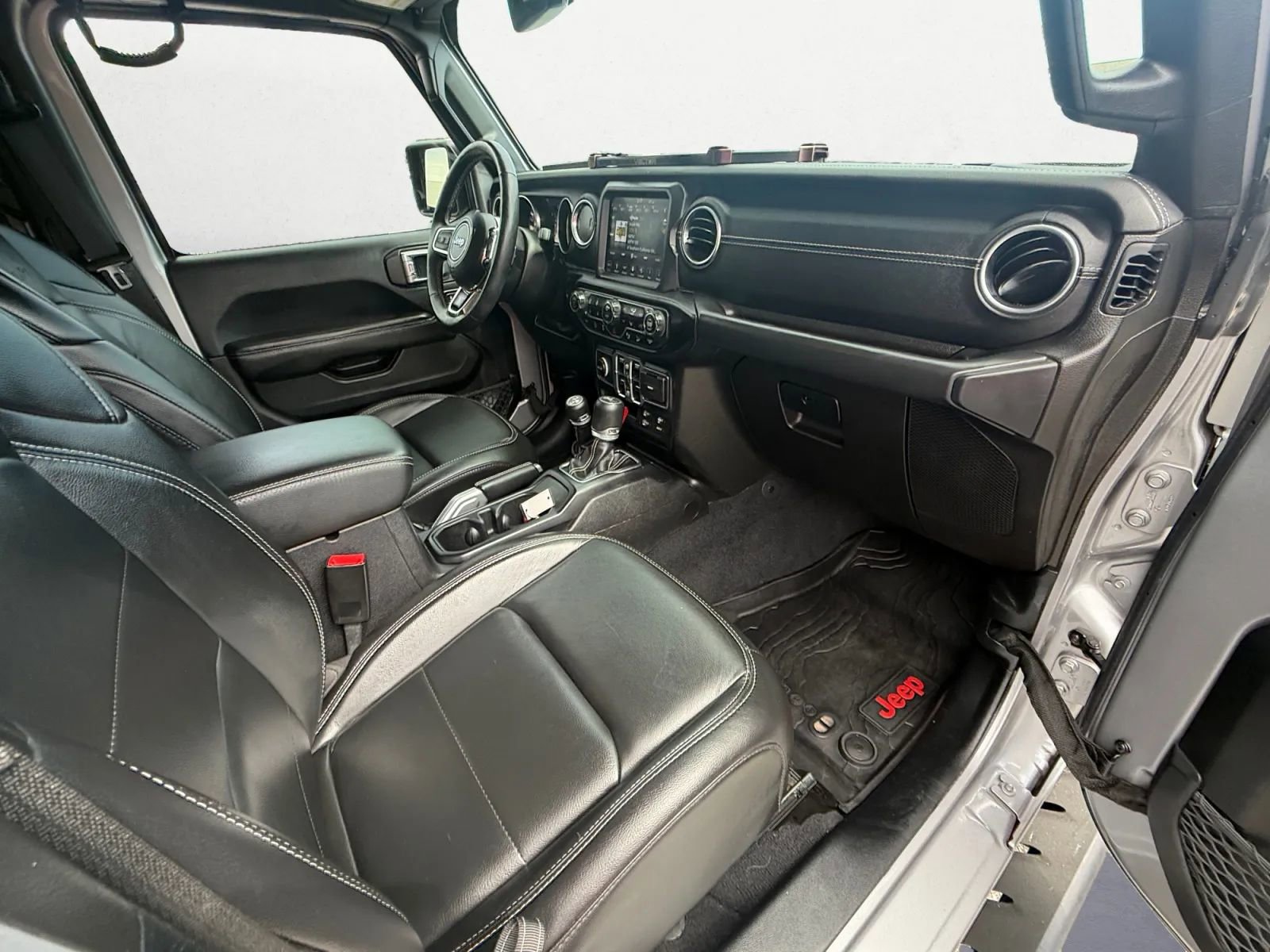 Used 2019 Jeep Wrangler Unlimited Sahara AWD/4WD image 22