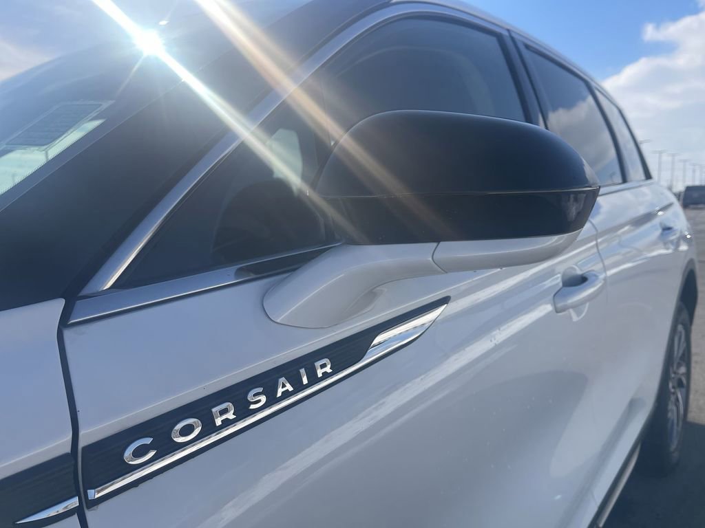 Used 2023 Lincoln Corsair AWD image 3