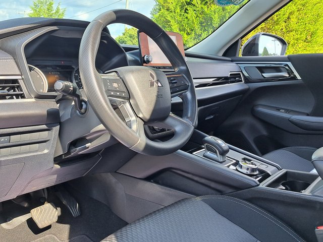 Used 2024 Mitsubishi Outlander ES AWD/4WD image 8