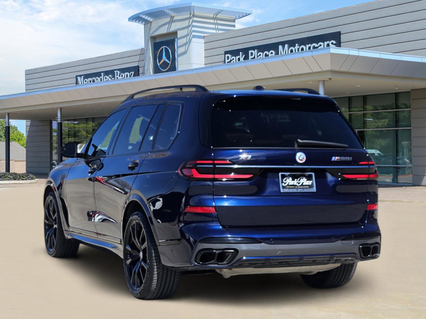 Used 2023 BMW X7 M60i w/ Executive Package image 4
