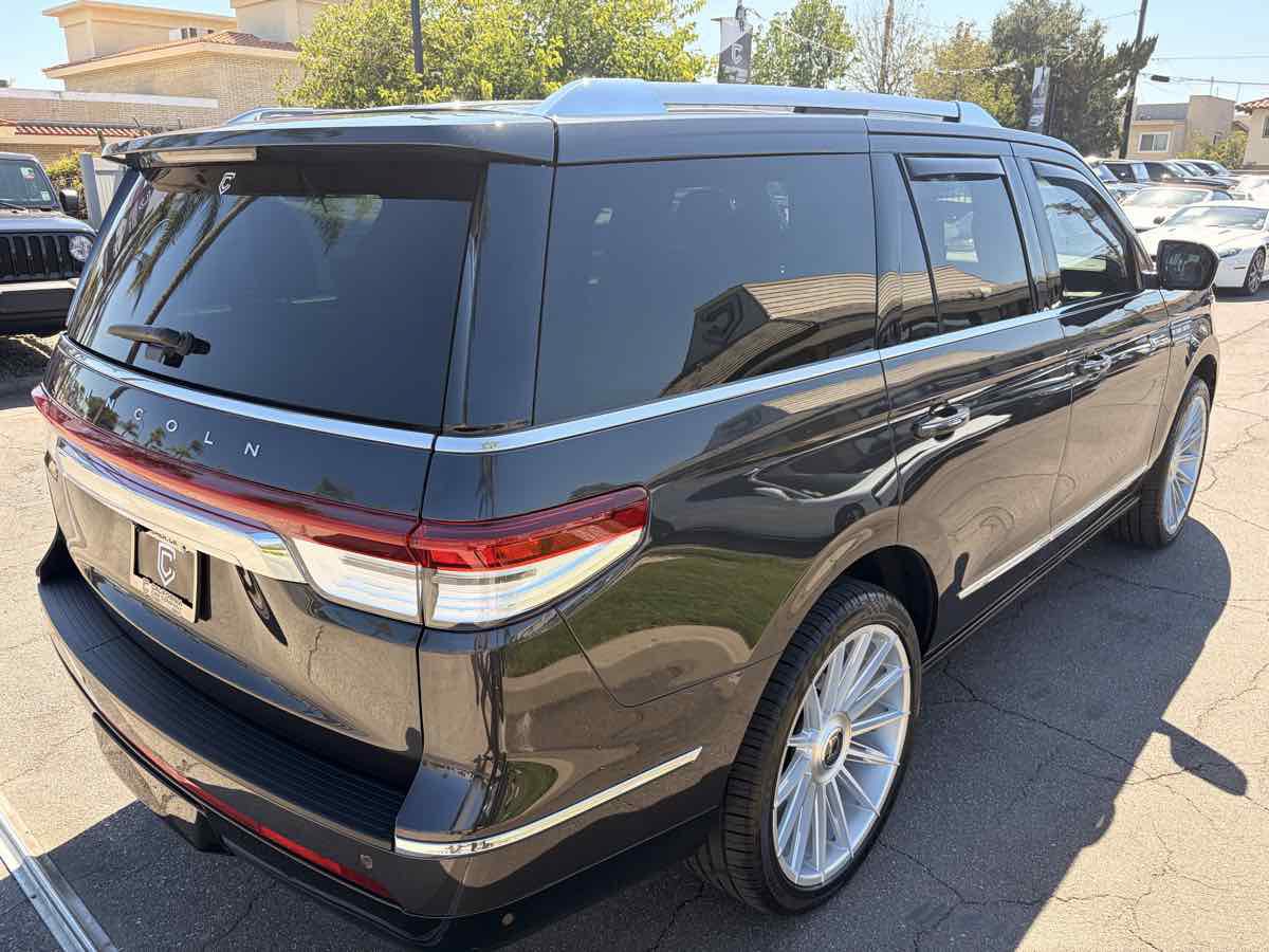 Used 2024 Lincoln Navigator Reserve AWD/4WD image 7