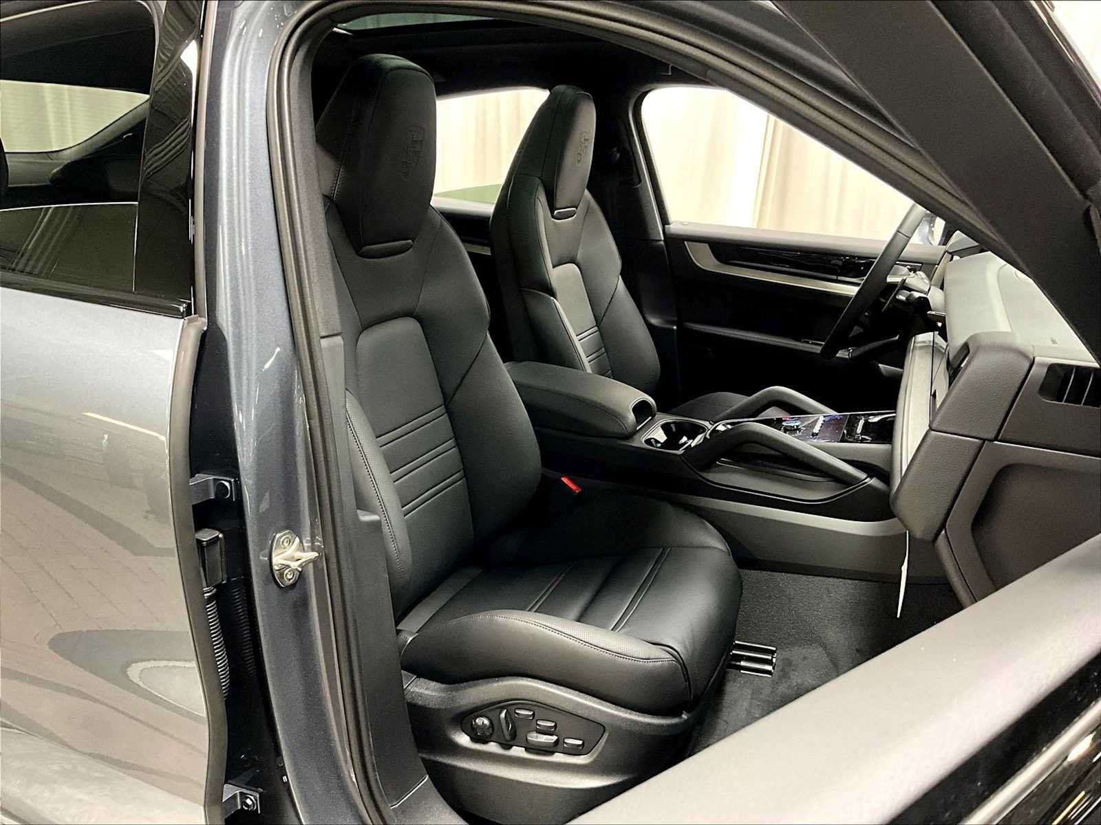 New 2026 Porsche Cayenne Coupe AWD/4WD image 29