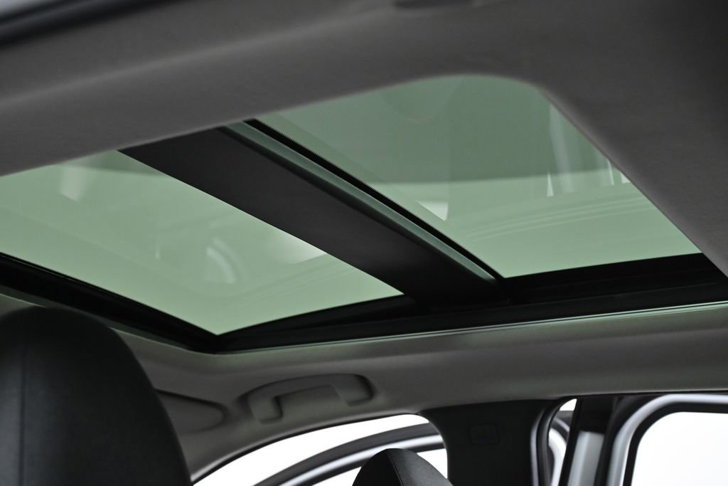 Used 2025 Nissan Kicks SV w/ SV Premium Package image 26