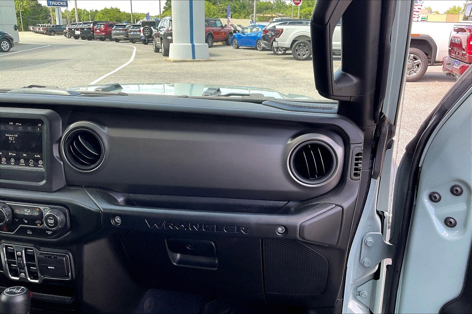Used 2023 Jeep Wrangler Unlimited w/ Cold Weather Group AWD/4WD image 15