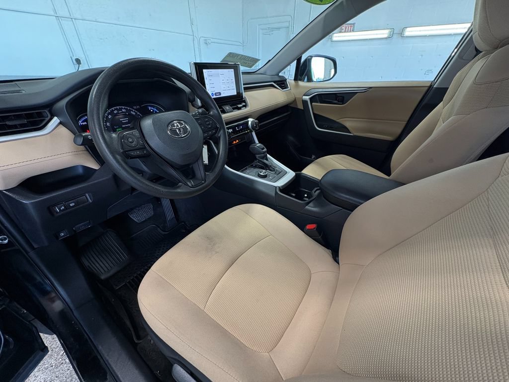 Used 2023 Toyota RAV4 LE AWD/4WD image 14