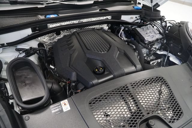 Certified 2026 Porsche Macan Turbo AWD/4WD image 14