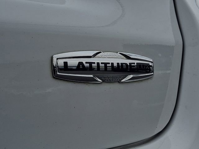 Used 2023 Jeep Compass Latitude image 30