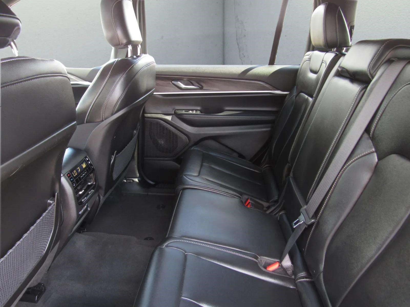 Used 2025 Jeep Grand Cherokee L Limited AWD/4WD image 15